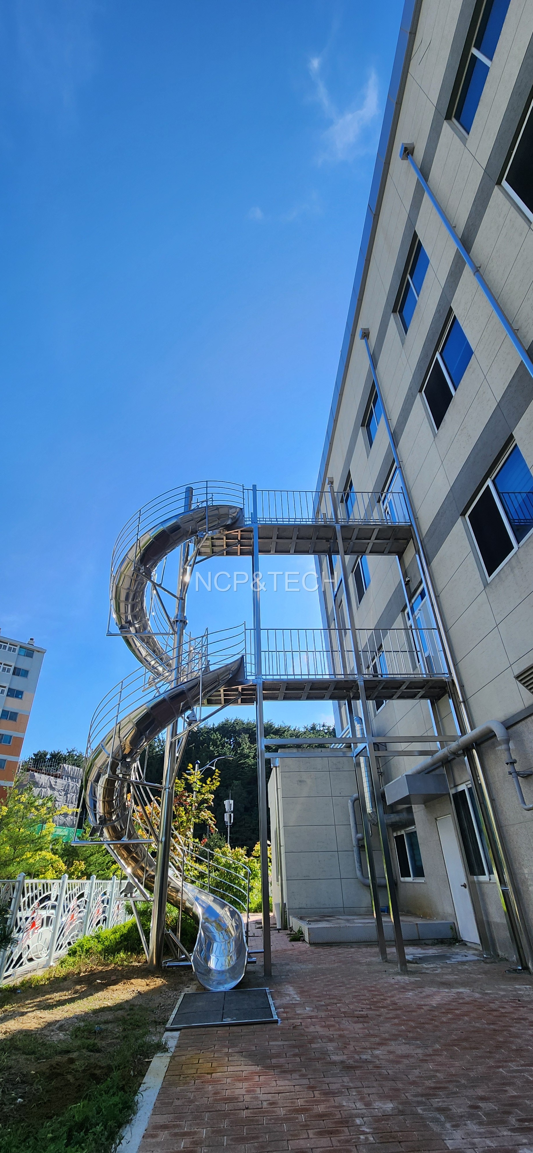 울진 장애인종합복지관 피난 미끄럼틀 3층 설치