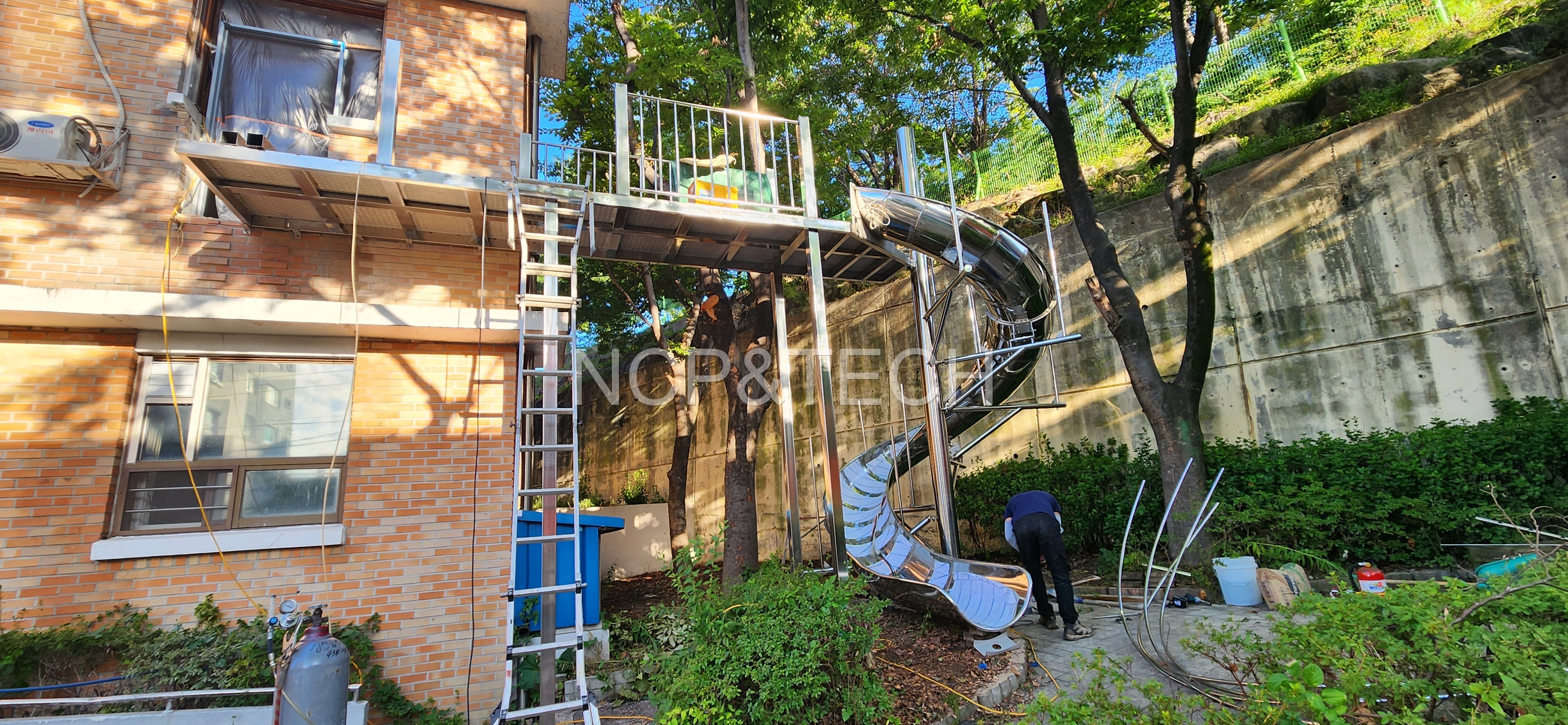 피난 미끄럼틀 설치