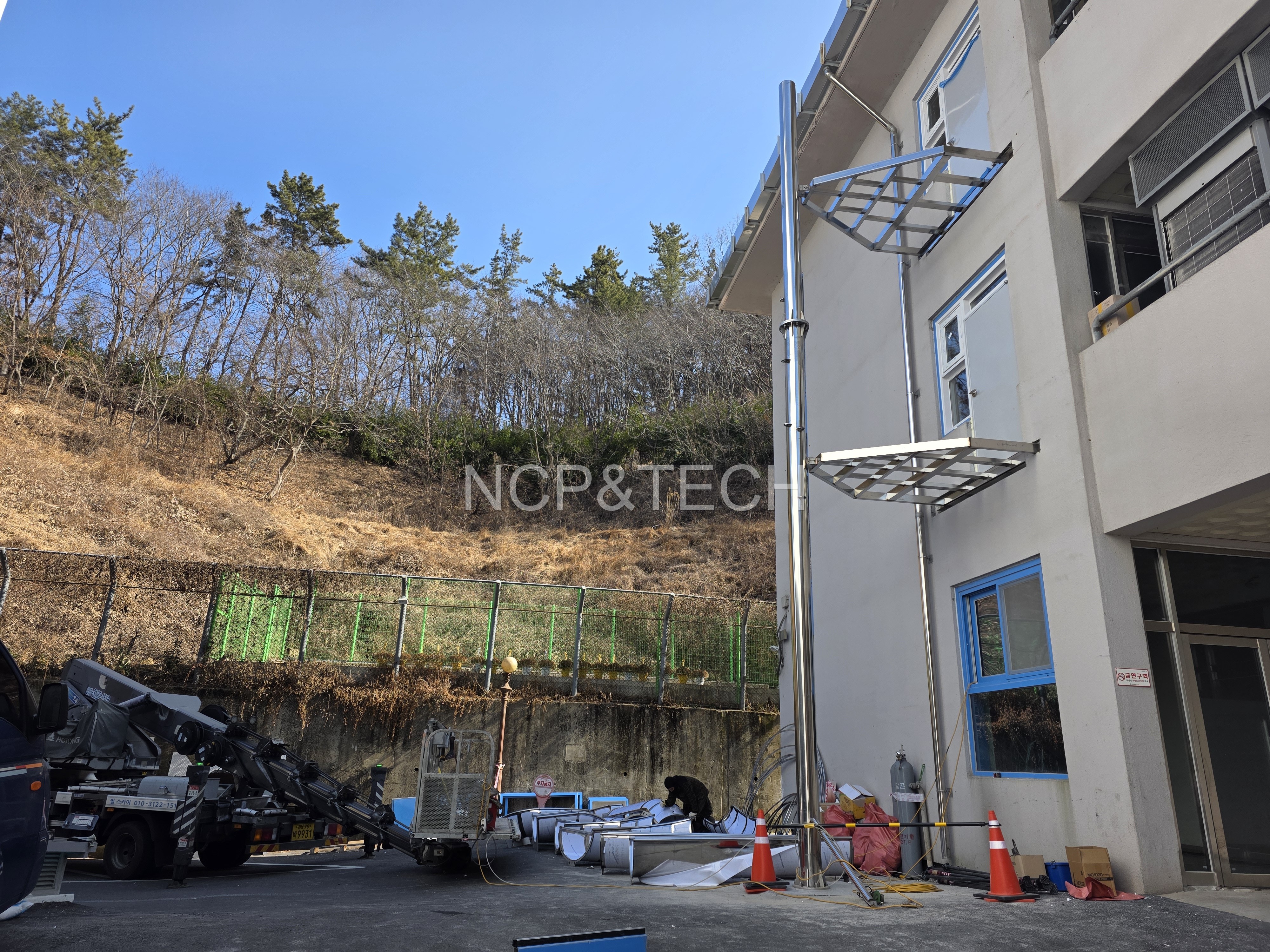 사천  행복한의료 재단 3층 피난미끄럼틀 시공